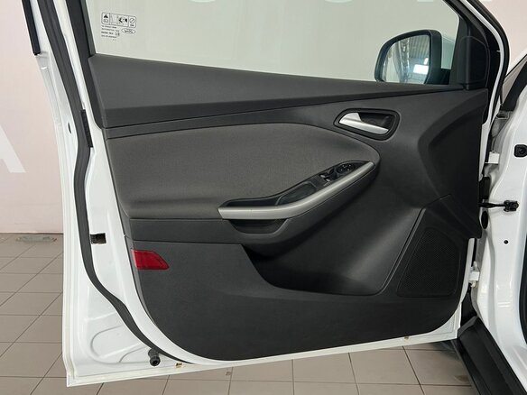 2011 Ford Focus III, белый, 650000 рублей - вид 18
