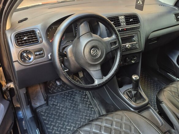 2012 Volkswagen Polo V, чёрный, 410000 рублей - вид 8