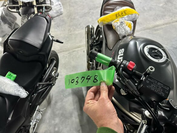2025 Suzuki SV 650, зелёный - вид 14