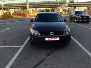 2014 Volkswagen Jetta VI Рестайлинг, коричневый, 935000 рублей, вид 2