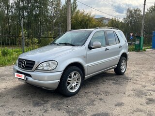 2000 Mercedes-Benz M-Класс 320 I (W163), серый, 650000 рублей, вид 1