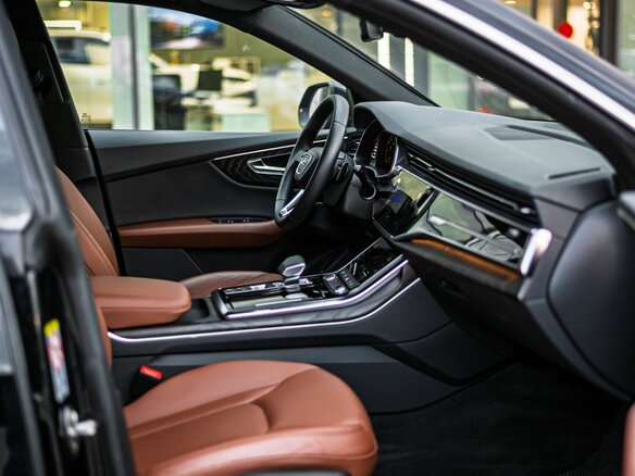2022 Audi Q8 45 TDI I (4M), чёрный, 6750000 рублей - вид 15