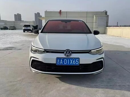 2023 Volkswagen Golf VIII, белый, 1770000 рублей, вид 2