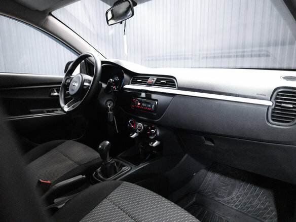 2020 Kia Rio IV, чёрный, 1249999 рублей - вид 14