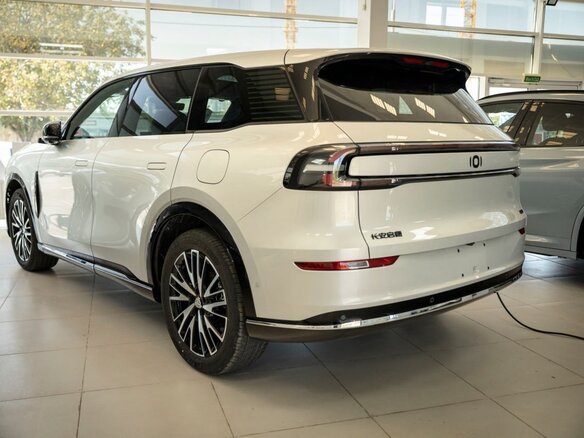 2026 Changan Qiyuan Q07 31.7 kWh, серебристый, 3550000 рублей - вид 4