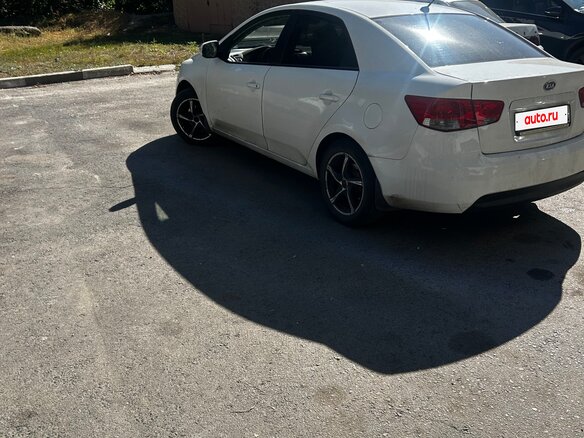 2009 Kia Cerato 5-speed II, белый, 460000 рублей - вид 2