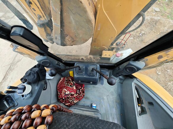 2011 Caterpillar 428, жёлтый, 4300000 рублей - вид 6