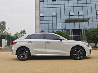 2022 Audi A3 Sportback 35 TFSI IV (8Y), белый, 2134000 рублей, вид 4