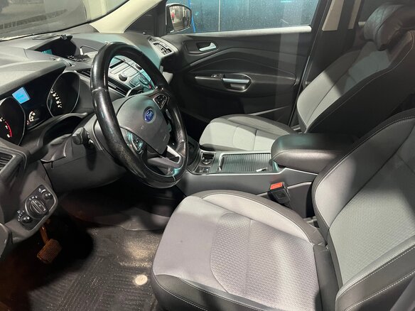 2017 Ford Kuga II Рестайлинг, белый, 1750000 рублей - вид 8