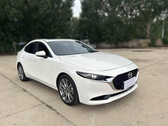 2023 Mazda 3 Axela IV (BP), белый, 1840000 рублей - вид 2