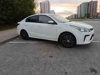 2017 Kia Rio IV, белый, 1200000 рублей, вид 3
