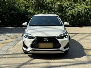 2022 Toyota Yaris IV, белый, 1214316 рублей, вид 2
