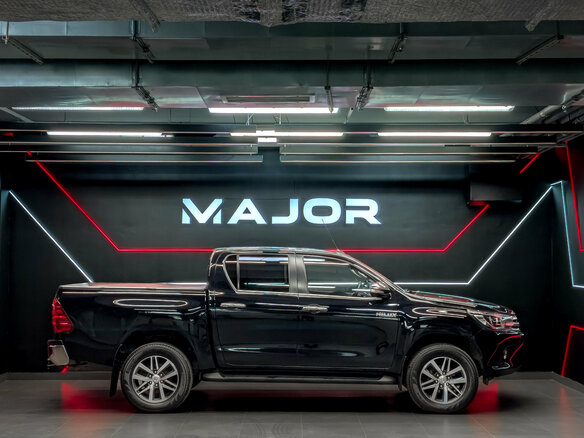 2017 Toyota Hilux VIII, чёрный - вид 4