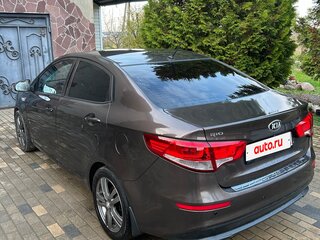 2015 Kia Rio III Рестайлинг, коричневый, 750000 рублей, вид 4