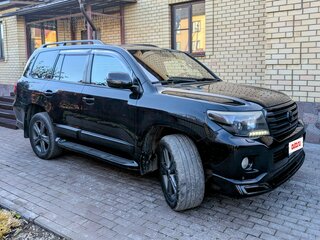2013 Toyota Land Cruiser 200 Series Рестайлинг 1, чёрный, 3450000 рублей, вид 3