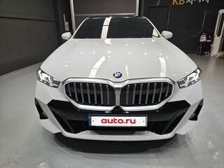 2026 BMW 5 серии 530i xDrive VIII (G60/G61/G68), белый, 8600678 рублей, вид 2