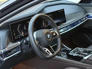 2023 BMW 7 серии 735i VII (G70), чёрный, 9999999 рублей, вид 3