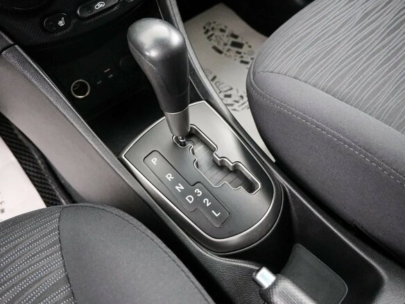 2014 Hyundai Solaris I Рестайлинг, серебристый, 1049000 рублей - вид 15
