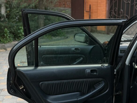 2000 Honda Civic Ferio II, чёрный - вид 13