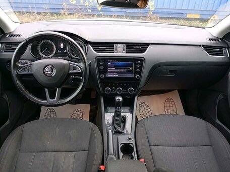 2019 Skoda Octavia III (A7) Рестайлинг, белый, 1900000 рублей, вид 5