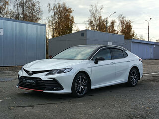 2021 Toyota Camry VIII (XV70) Рестайлинг, белый, 3300000 рублей, вид 1