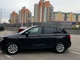 2020 Volkswagen Tiguan II, чёрный, 2630000 рублей, вид 3
