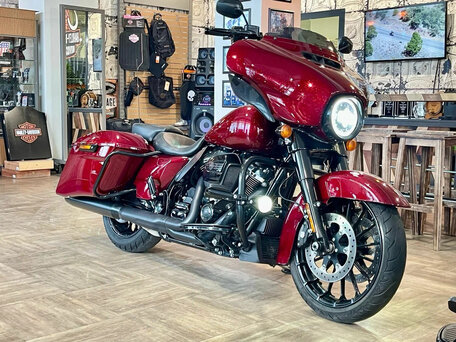 2018 Harley-Davidson Street Glide Special, красный, 2350000 рублей, вид 2
