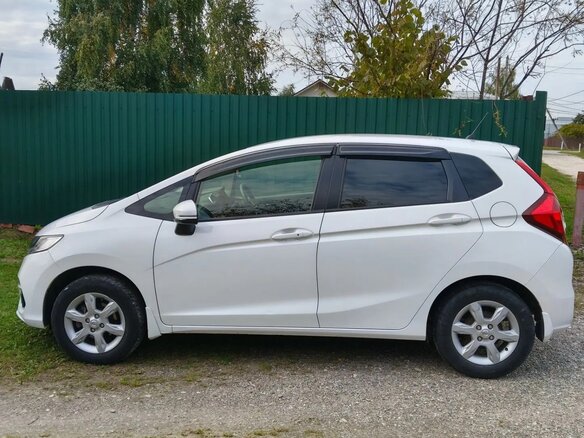 2018 Honda Fit III Рестайлинг, белый, 1230000 рублей - вид 7