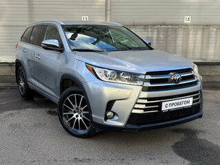 2018 Toyota Highlander III (XU50) Рестайлинг, серебристый, 3799000 рублей, вид 3