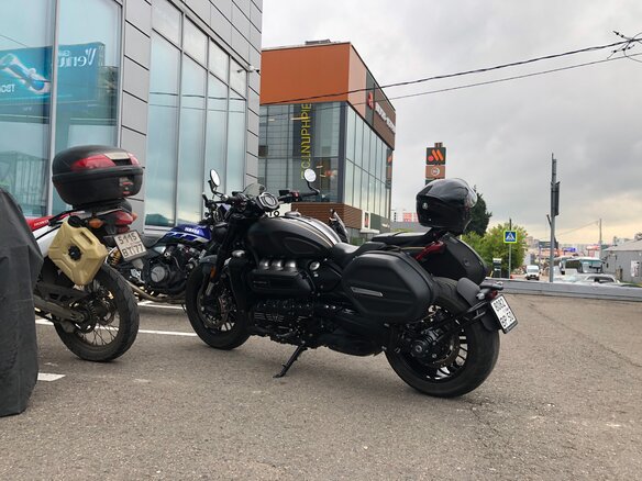 2021 Triumph Rocket 3, чёрный, 1800000 рублей - вид 2