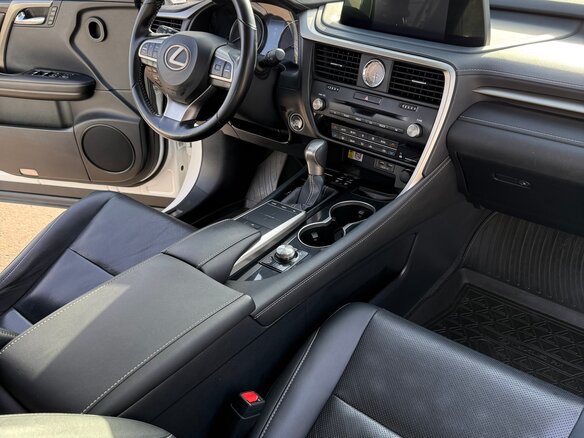 2019 Lexus RX 300 IV Рестайлинг, белый, 5250000 рублей - вид 5