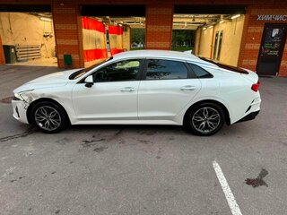 2021 Kia K5 III, белый, 1900000 рублей, вид 4