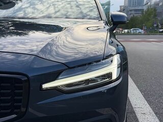 2022 Volvo S60 III, серый, 3893055 рублей, вид 4