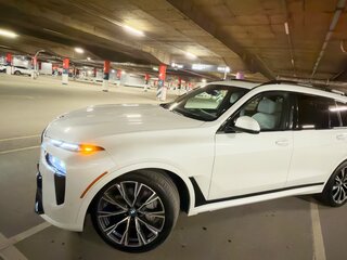 2023 BMW X7 40i I (G07) Рестайлинг, белый, 12100000 рублей, вид 4