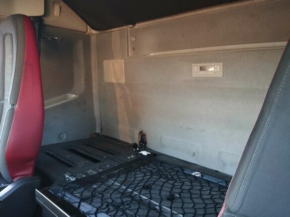 2016 Volvo FH, красный, 5791000 рублей - вид 10