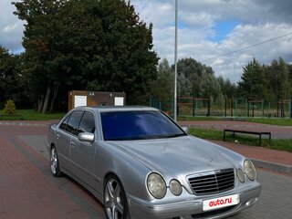 2001 Mercedes-Benz E-Класс 270 II (W210, S210) Рестайлинг, серебристый, 750000 рублей, вид 3