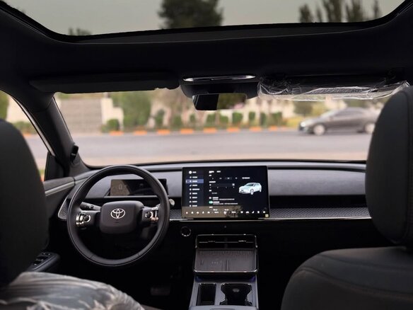 2026 Toyota bZ3X 58.3 kWh, серый, 2910000 рублей - вид 5