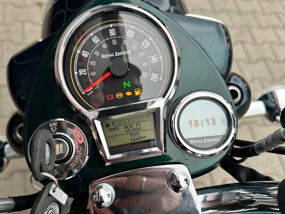 2026 Royal Enfield Classic 350, зелёный, 526000 рублей - вид 4