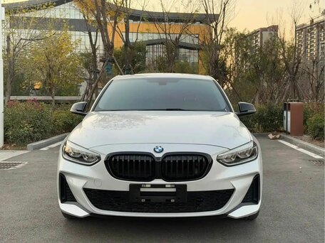 2022 BMW 1 серии 120i III (F52) Рестайлинг, белый, 1910000 рублей, вид 2