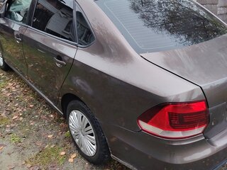 2016 Volkswagen Polo V Рестайлинг, коричневый, 630000 рублей, вид 3