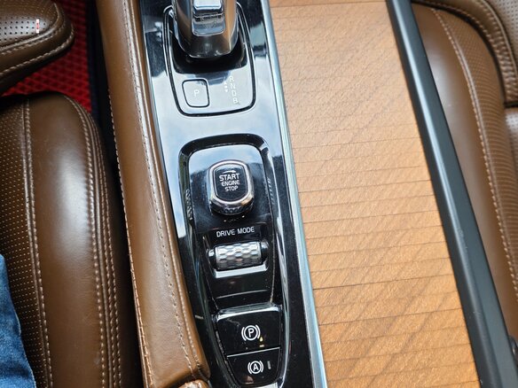 2018 Volvo XC90 Recharge II, синий, 4600000 рублей - вид 15