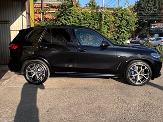 2019 BMW X5 30d IV (G05/G18), чёрный, 6800000 рублей, вид 4