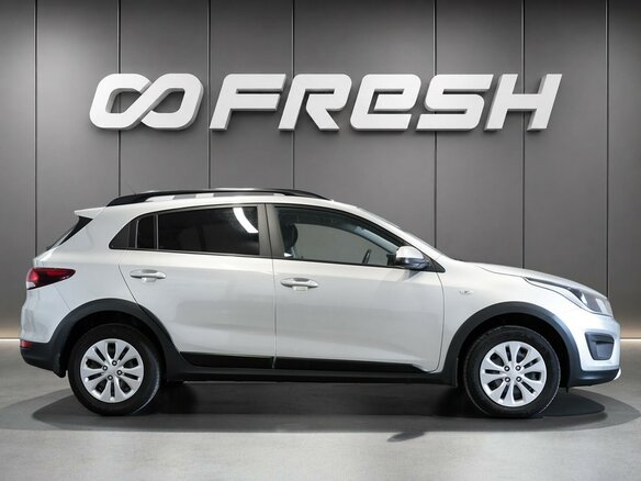 2019 Kia Rio X-Line IV, серебристый, 1540000 рублей - вид 4