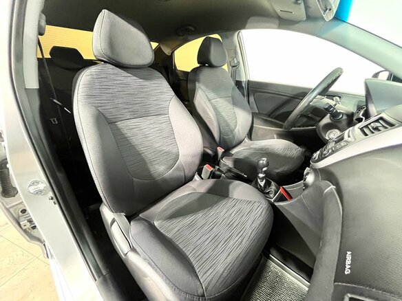 2016 Hyundai Solaris I Рестайлинг, серебристый, 1100000 рублей - вид 9
