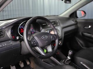 2013 Kia Rio 5-speed III, серый, 689000 рублей, вид 5