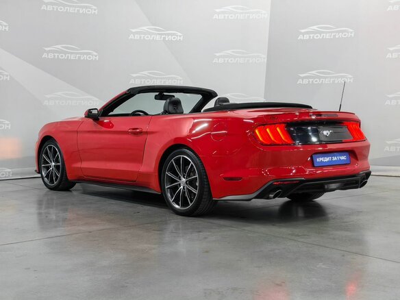 2018 Ford Mustang VI Рестайлинг, красный, 3070000 рублей - вид 2