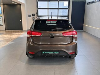 2016 Kia Rio III Рестайлинг, коричневый, 900000 рублей, вид 5
