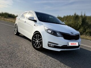 2015 Kia Rio III Рестайлинг, белый, 900000 рублей, вид 5