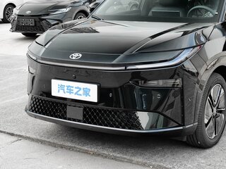 2026 Toyota bZ3X 50 kWh, чёрный, 2452055 рублей, вид 4