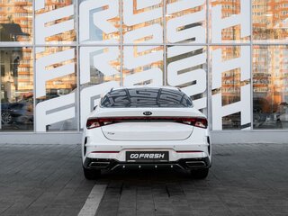 2021 Kia K5 III, белый, 2205000 рублей, вид 4